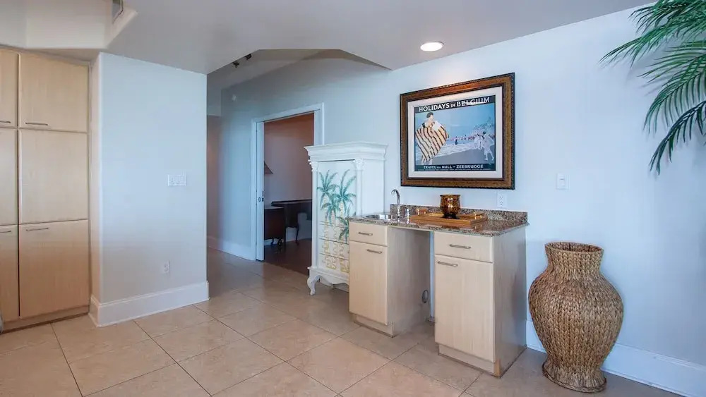 Pristine Corner Condo - Unit Crb0202