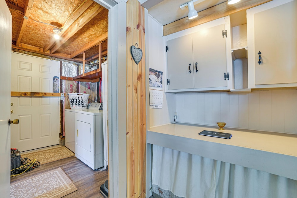 Rifle Lake Cabin! Michigan Outdoor Adventure Pad