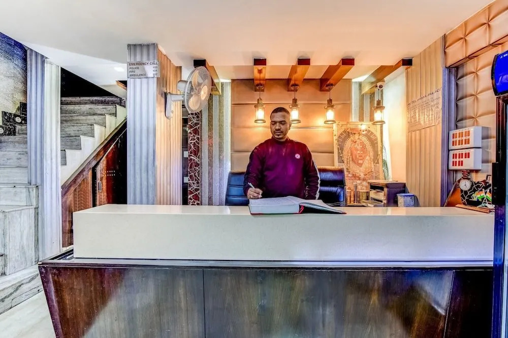OYO 5985 Hotel Priya Palace