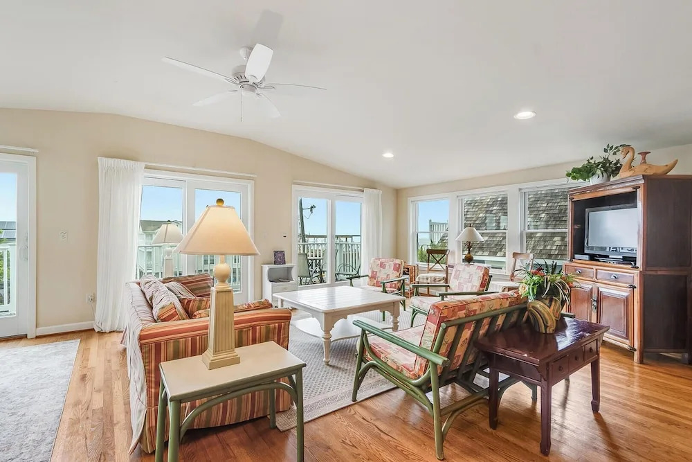 Rodney Avenue 8B