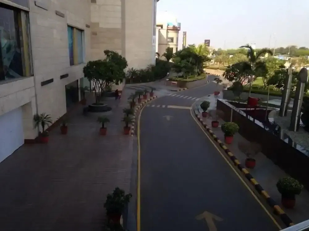 Hotel Woodland Suites Near Delhi Airport