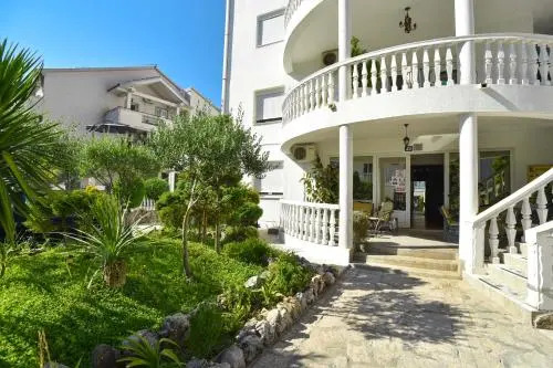Apartments Adok