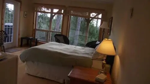 Secret Cove Cottage Suites