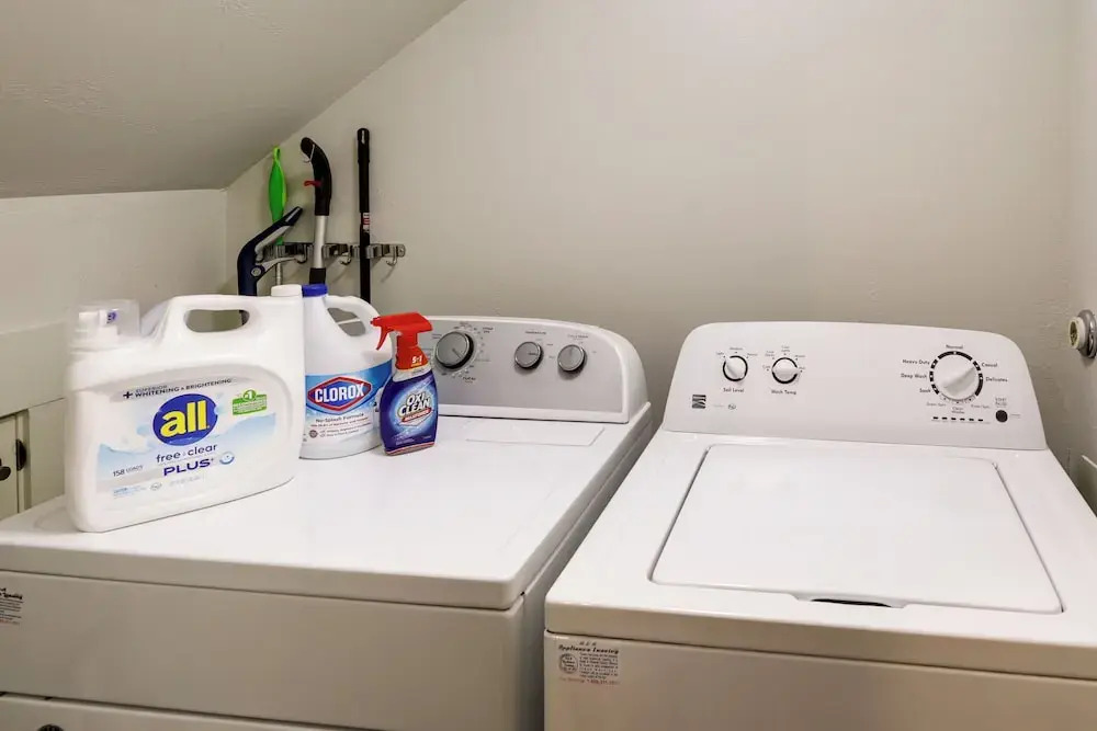 5 Mi to Dtwn Austin: Vibrant Home w/ Patio
