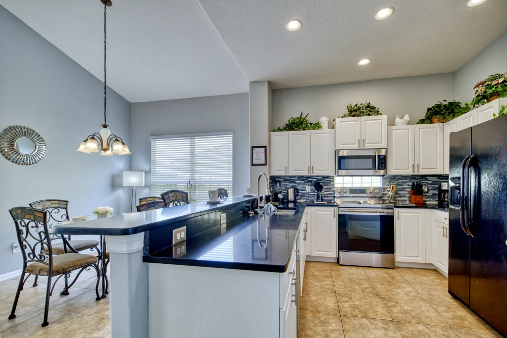 Gorgeous 5 bed with south facing pool, Davenport, US