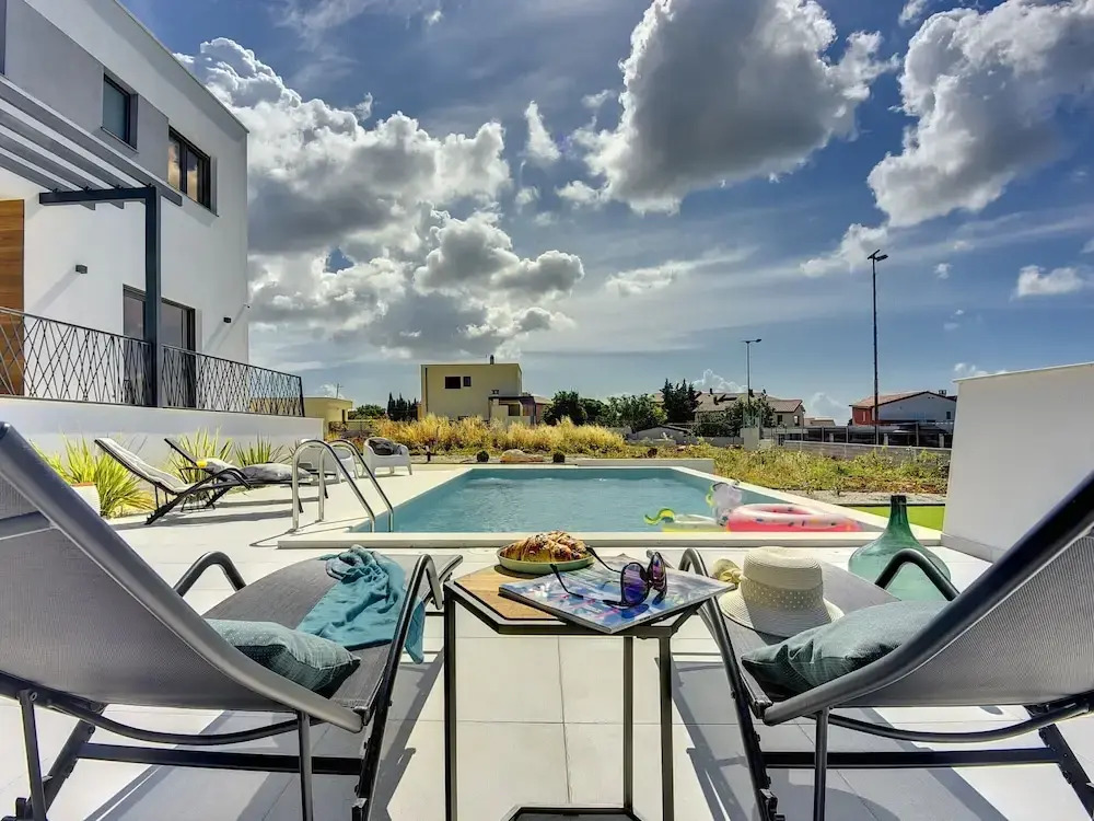 Villa Pomer with a private Swimming pool near the Sea