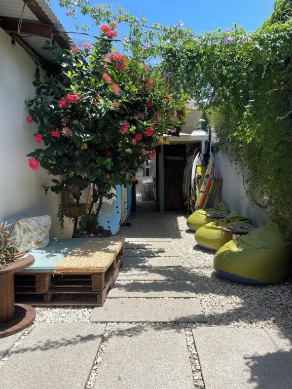The Cafecito Surf School & Guesthouse