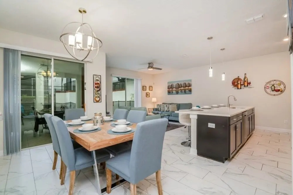 1566plunker 4 Bedroom Townhouse by RedAwning