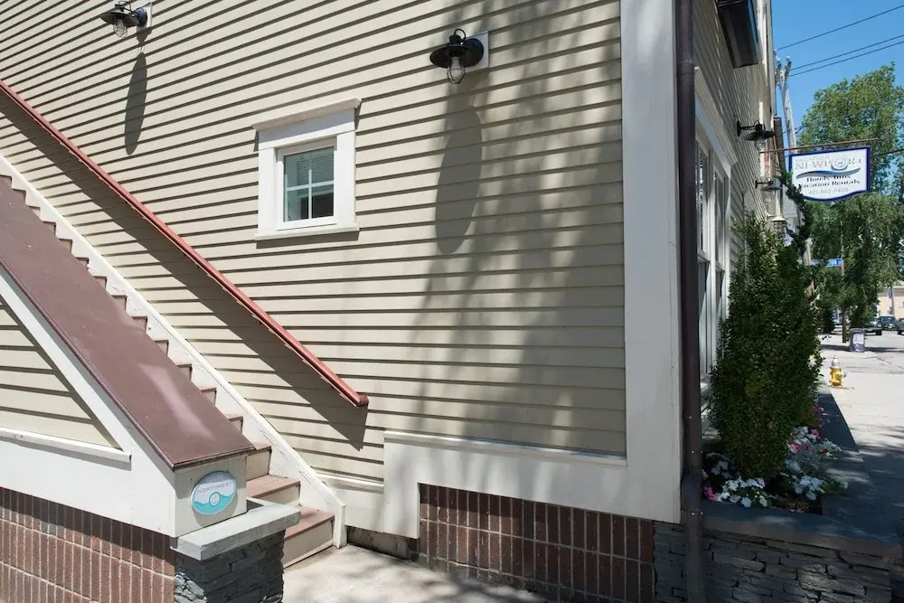 The Newport Lofts - 546 Thames Street