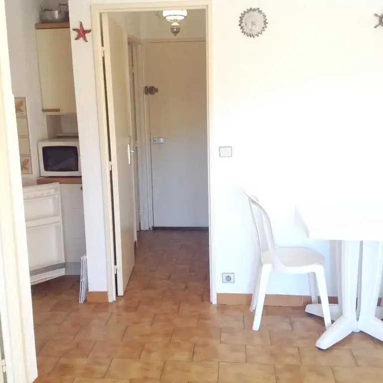 Appartement de 2 chambres a Cavalaire sur Mer a 400 m de la plage avec vue sur la ville et balcon
