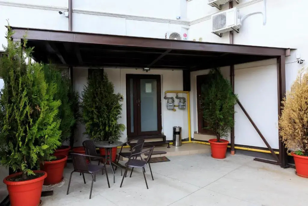 Corner Center Rental