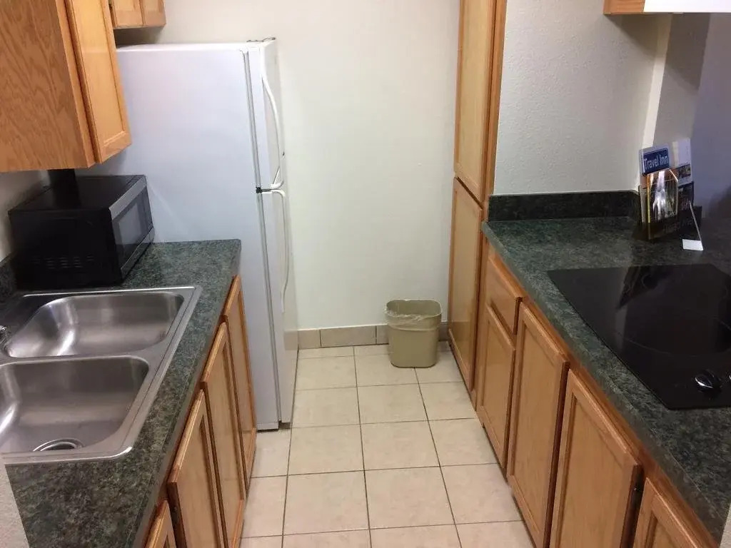 Travel Inn & Suites