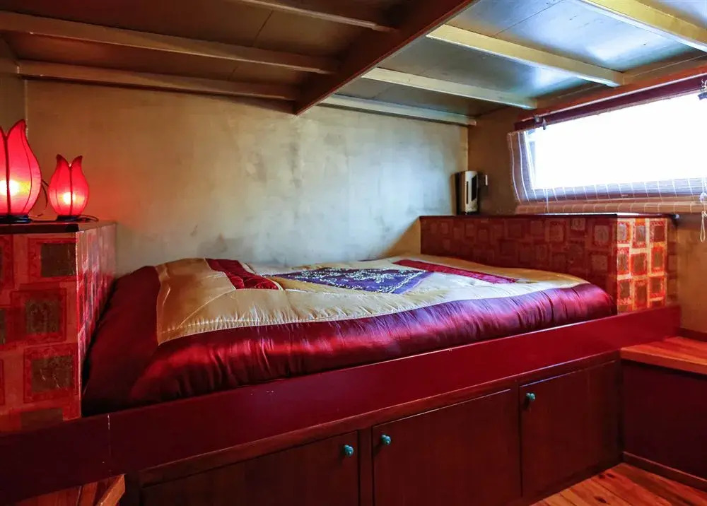 Houseboat Apartments - Canal Belt East Area