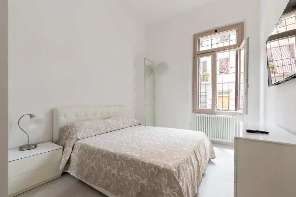 APARTMENT 20