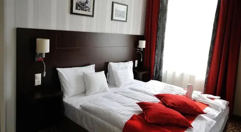 Corner Hotel & Kávéház