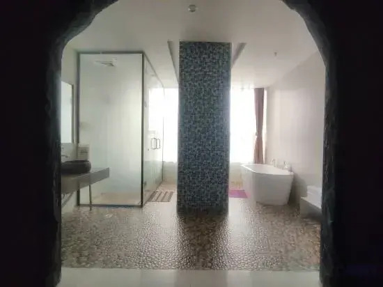 Pingjiang Qihang Theme Hotel