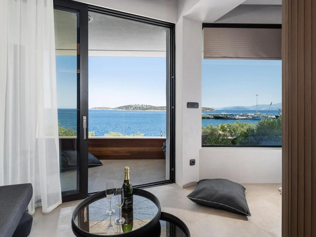 Seannamon Suites Unique Design Sea View Suites next to the beach