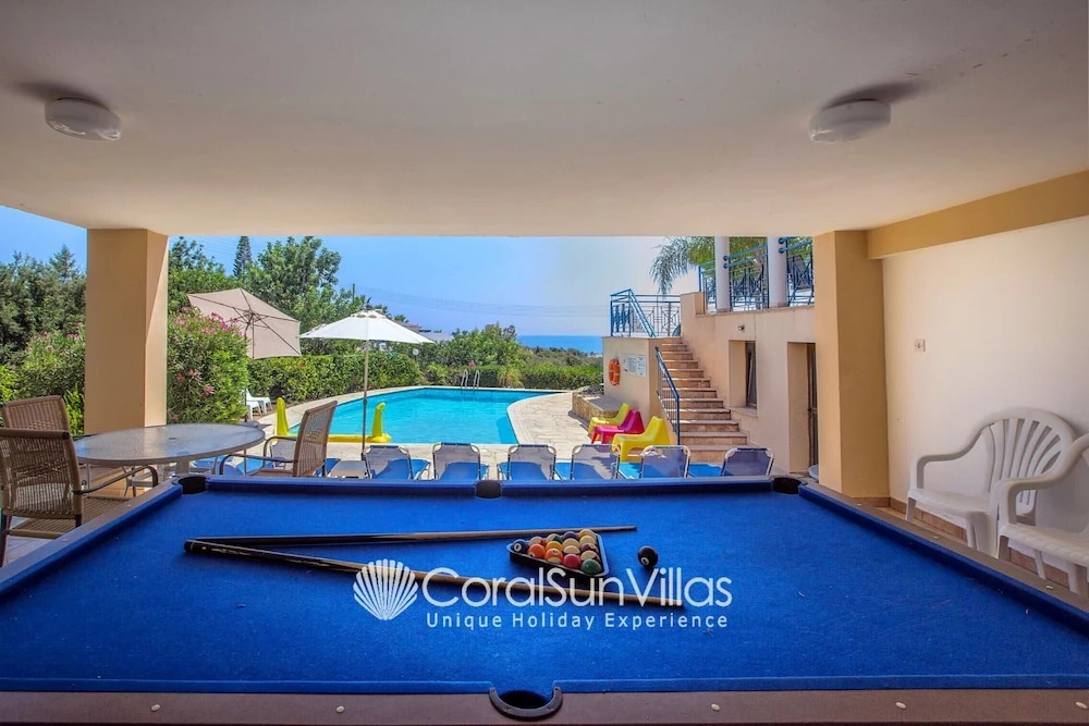 Exceptional Large Villa, FREE HEATED Pool 1 NOV - 15 JAN, Privacy,Prime Location