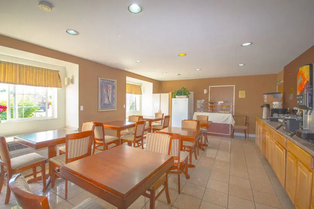 Auburn Travelodge Inn and Suites
