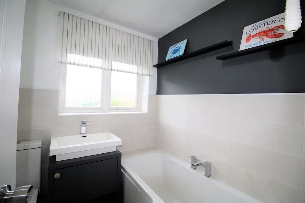 3 Bed Detached - 3 Bathrooms - Parking - Quiet