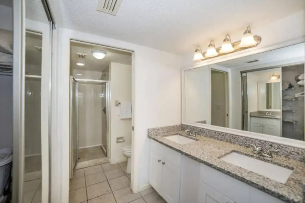 4411 Shorewalk 15 min to Beach and 5 mins to IMG