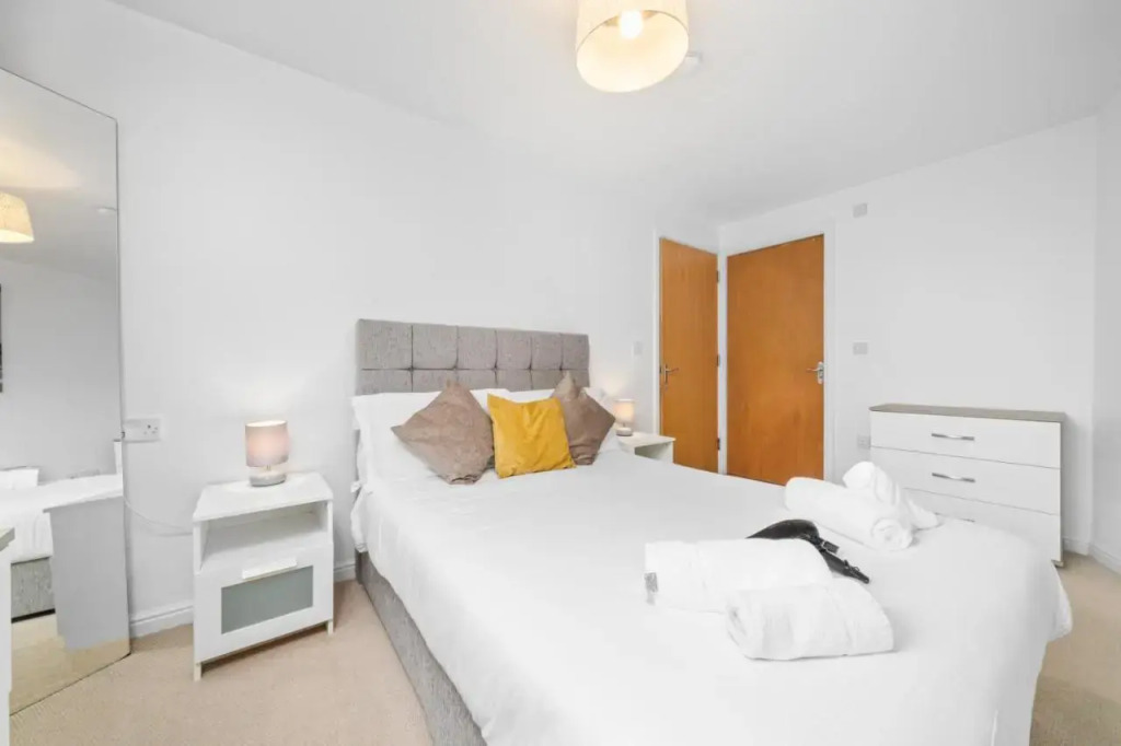 Saughton Suite with views of Water of Leith