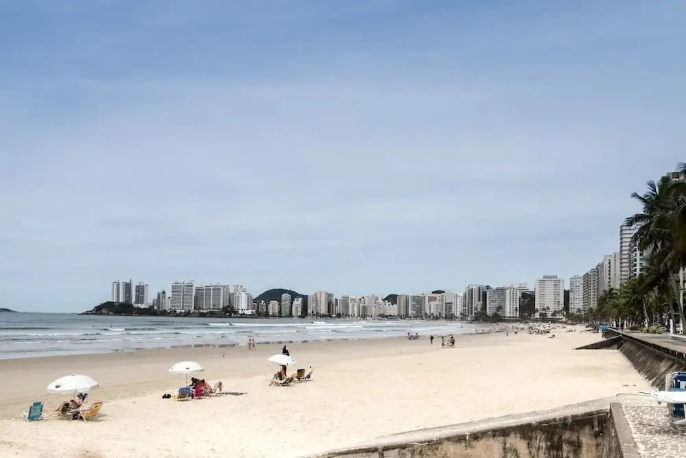 pequeno e aconchegante meia quadra da praia