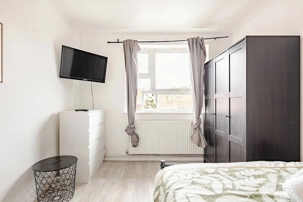 Central Wimbledon Stay! Free Parking & Fast Wifi, Long Stays Welcome