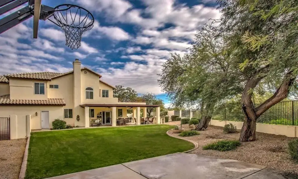 Sandstone by AvantStay Spacious Desert Oasis w Pool BBall Crt Movie Room