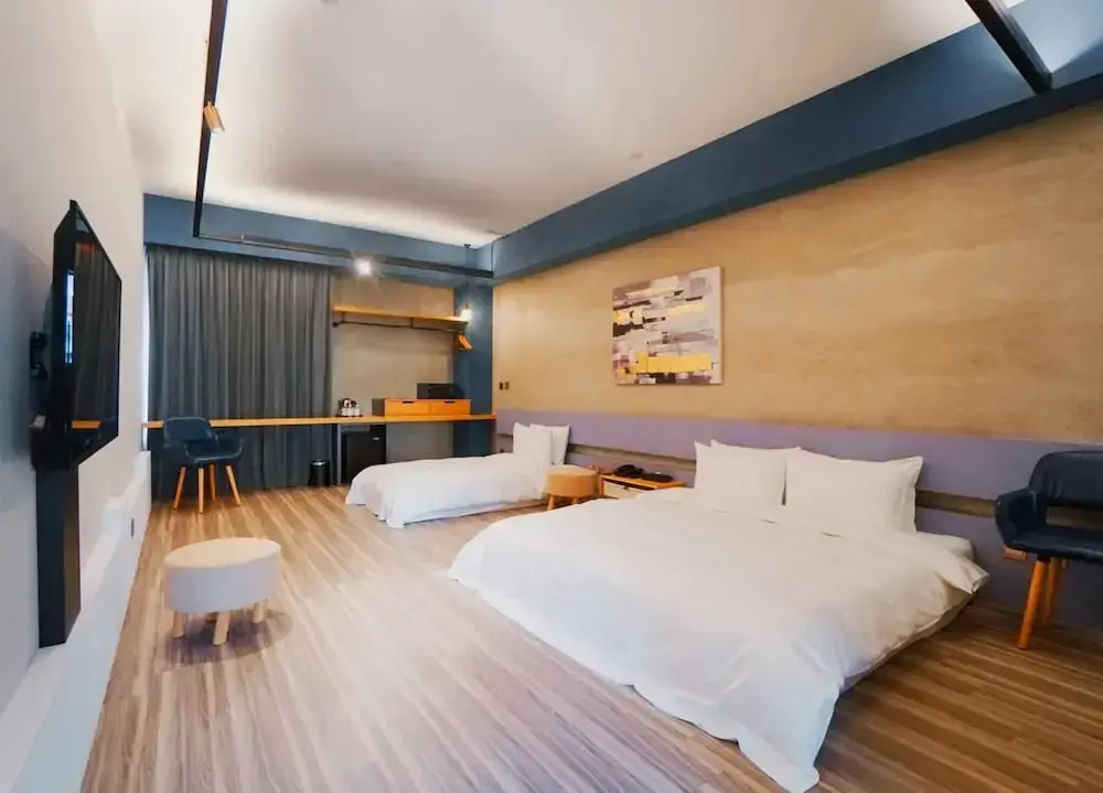 Thinker Hotel
