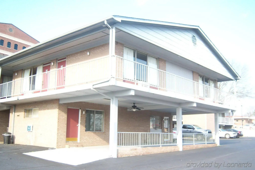 Budgetel Inn & Suites