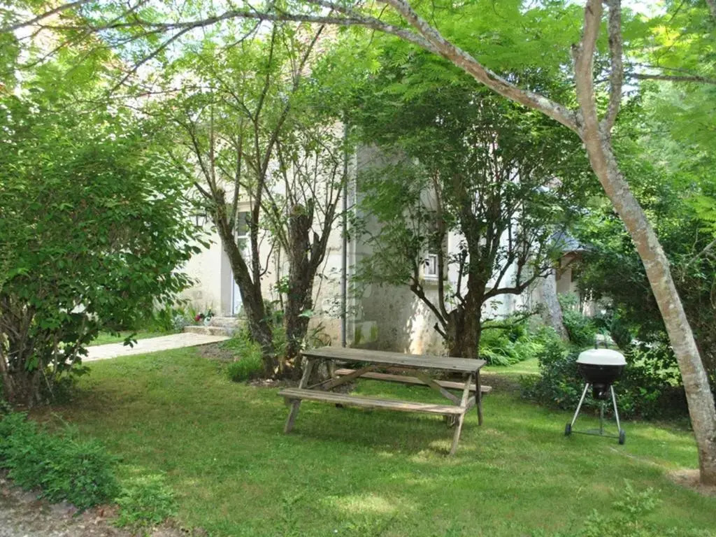 Gîte confortable avec parc boisé, activités familiales et équipements modernes près de la Loire - FR-1-381-470