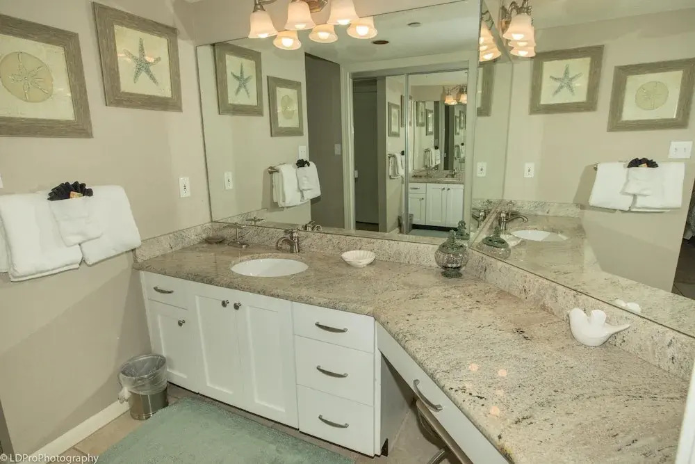Inlet Reef 403 2 Bedroom Condo by RedAwning