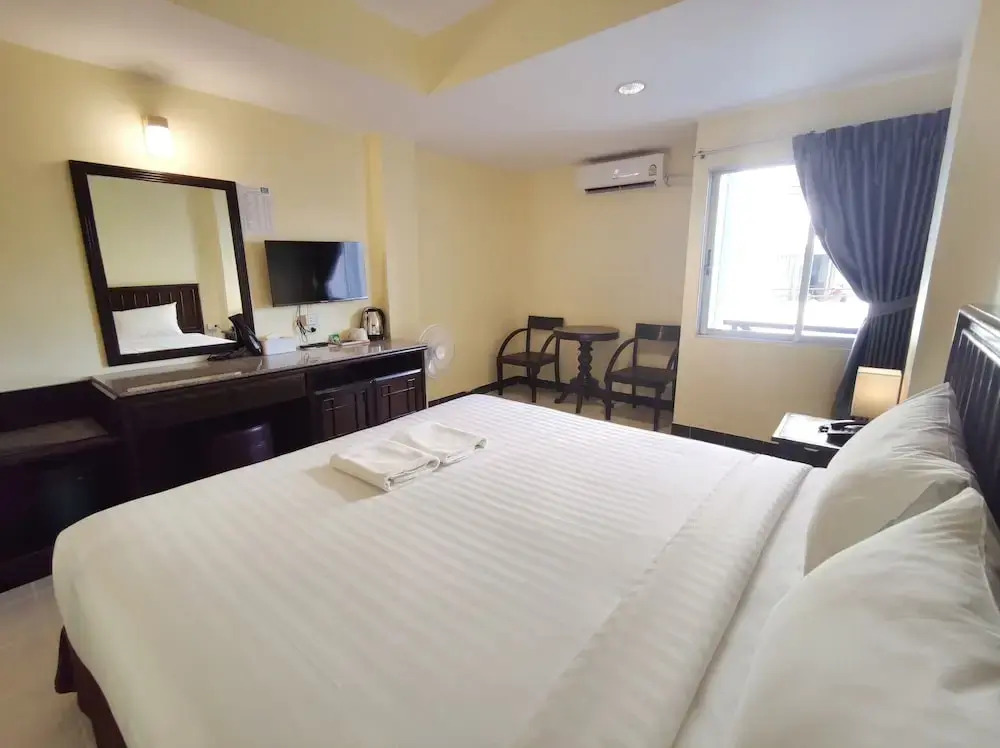 Отель The Chanthong Residence and Hotel Pattaya