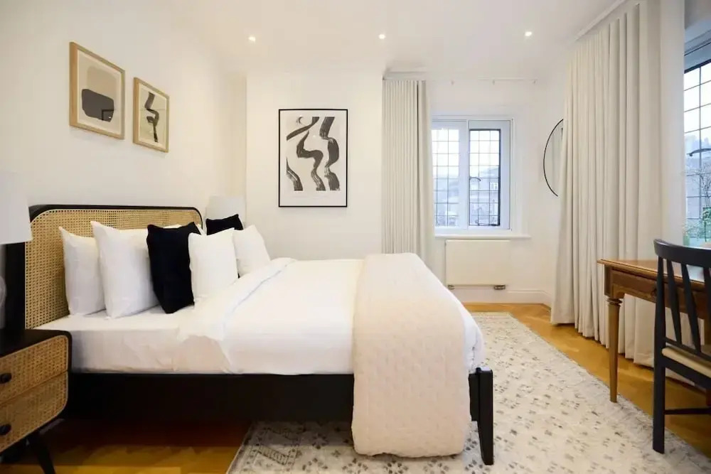 The Charm of Chelsea - Modern 4bdr With Shared Courtyard