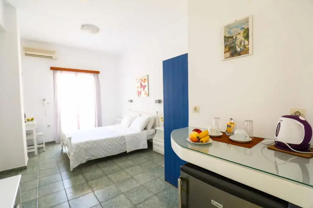 Finikas Santorini