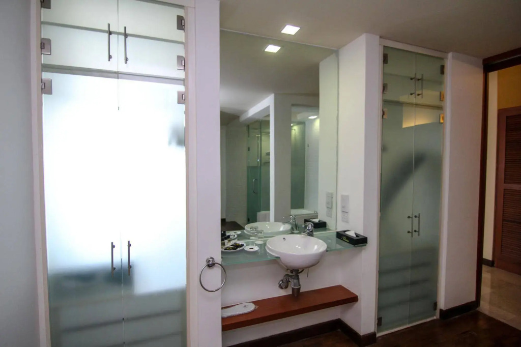 Peninsula Residence All Suite Hotel