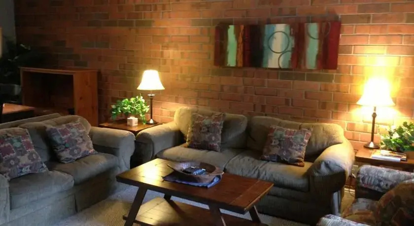 Park Station 2 Bd/2 Ba Quiet Corner Main St Condo