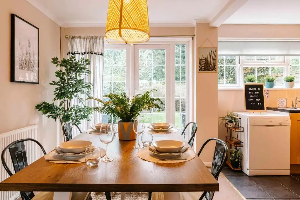 Castle Gate by Spa Town Property - Central Location with Large Living Space