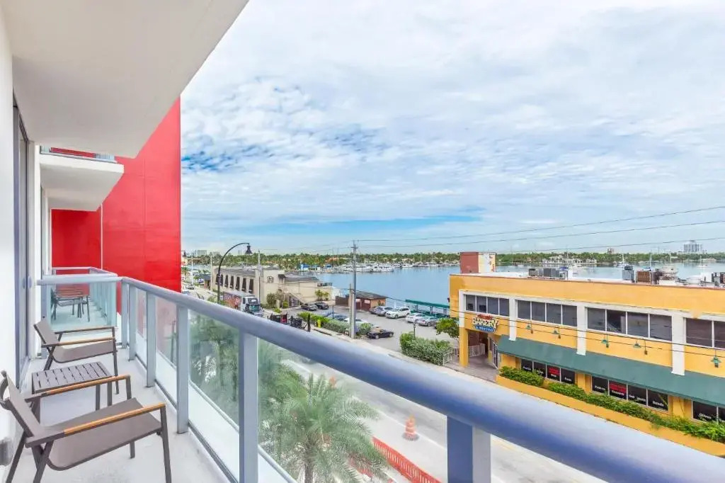Miami Hollywood Beach at Costa Hollywood 4 guests by AmmosVR