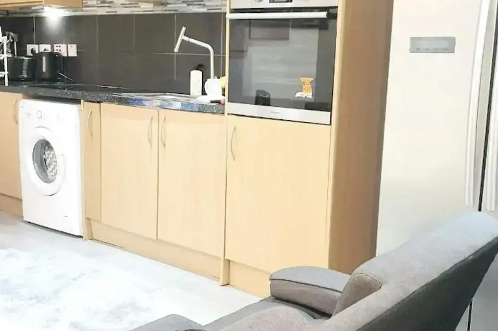 1-bed Suite - Sleeps 3 - Parking - Near Bluewater