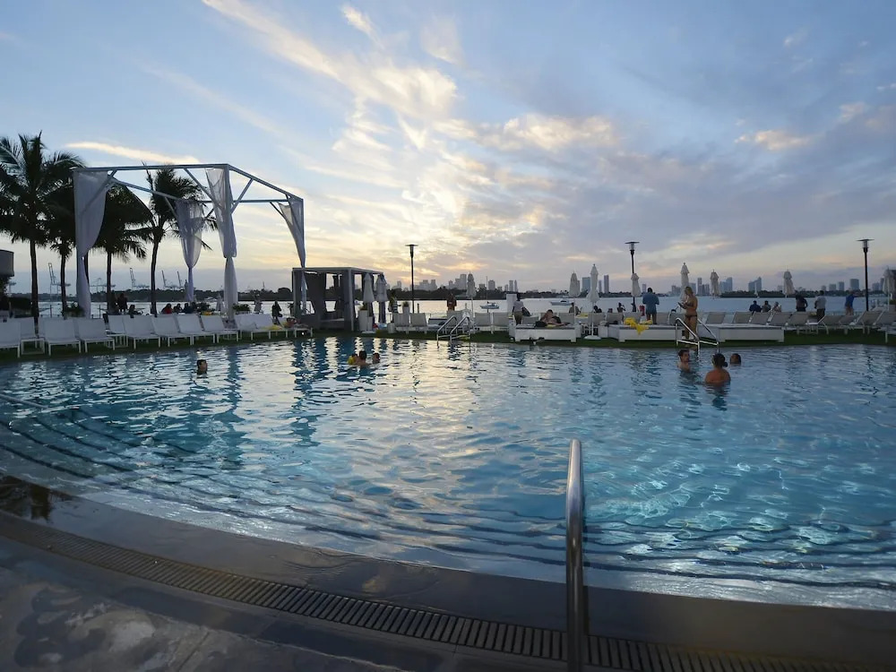 Miami World Rental - Mondrian 821