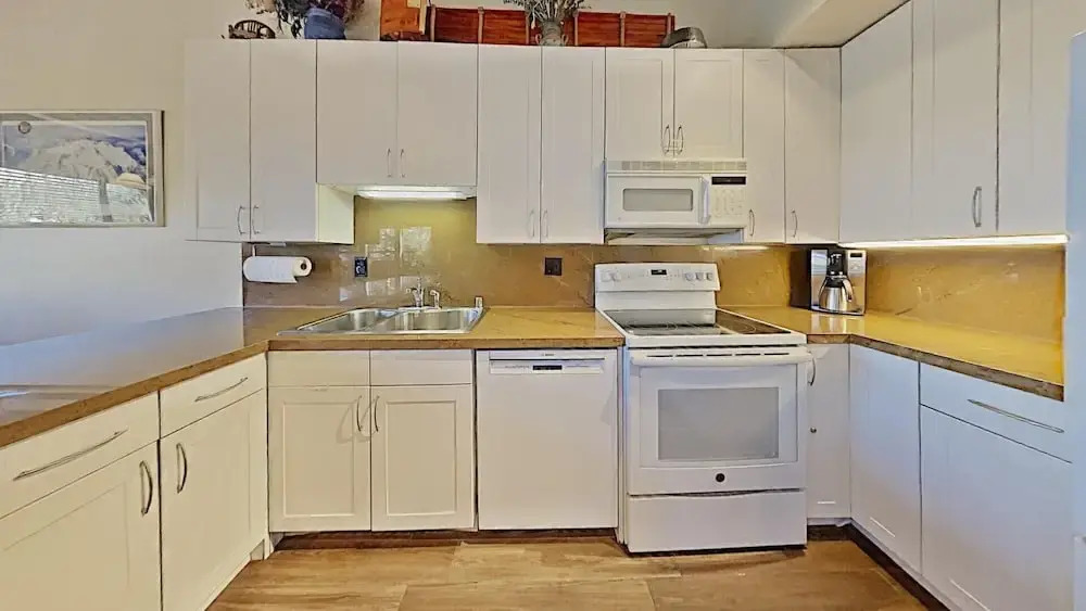 653 4 Bedroom Condo
