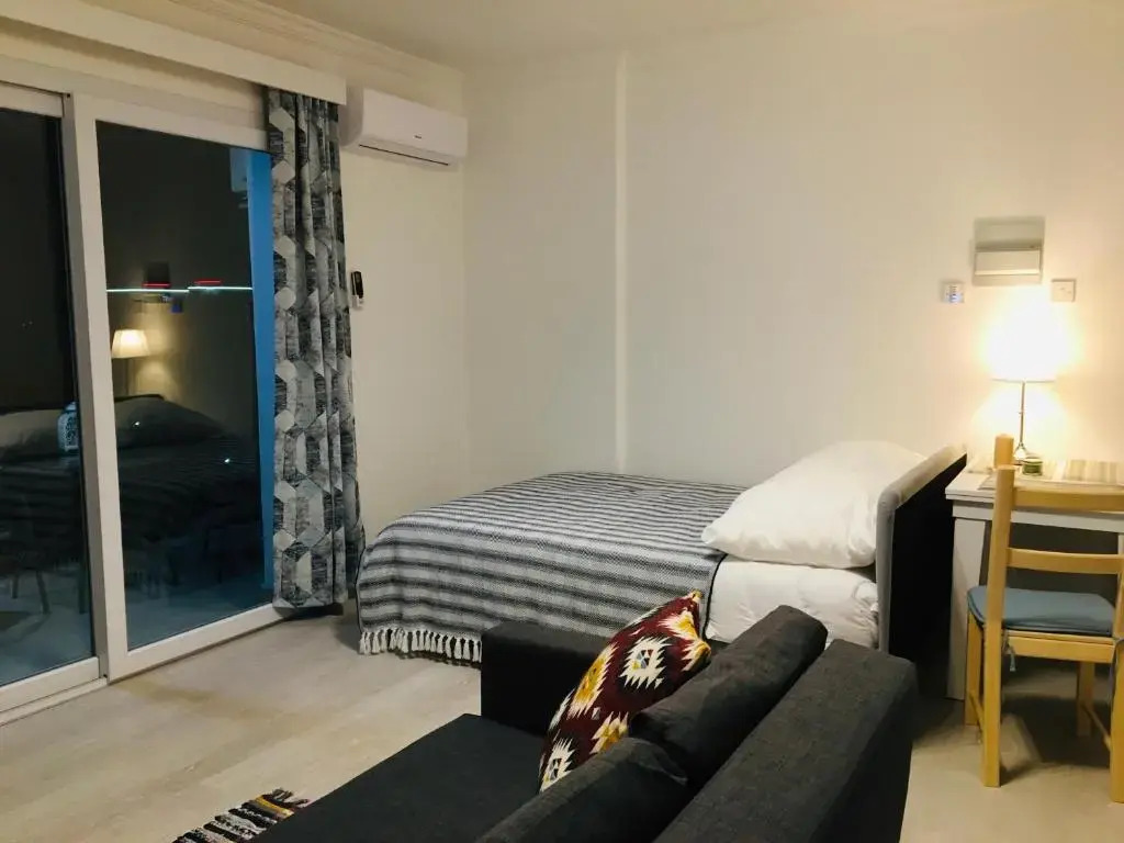Royal Life Residence Poseidon Studio