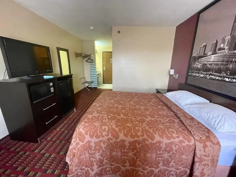 Super 8 by Wyndham Paris IL