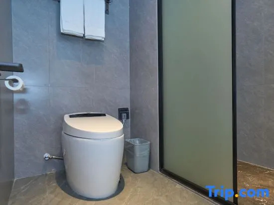 Middle Holiday Hotel