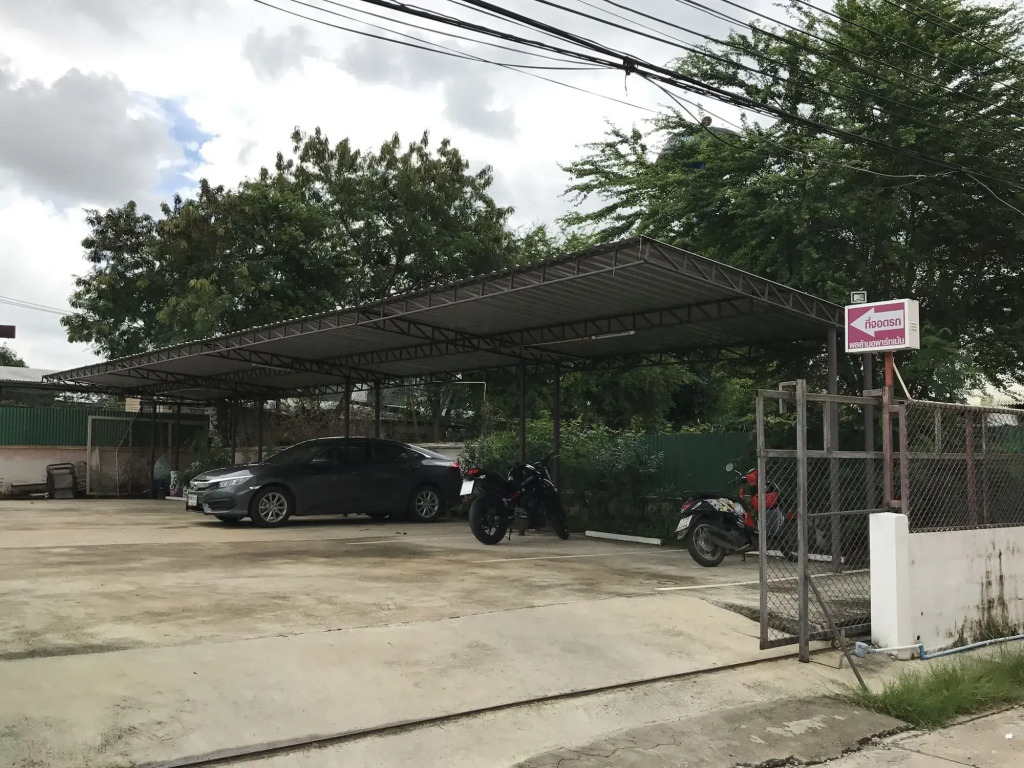 Ponlaan Apartment