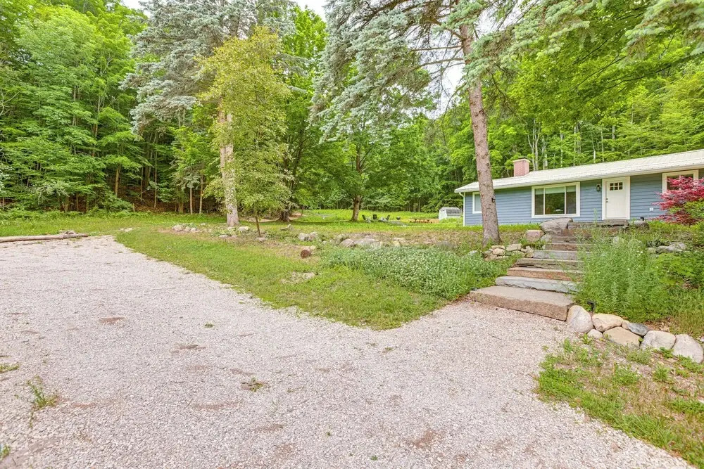 Secluded Suttons Bay Retreat w/ Fire Pit!
