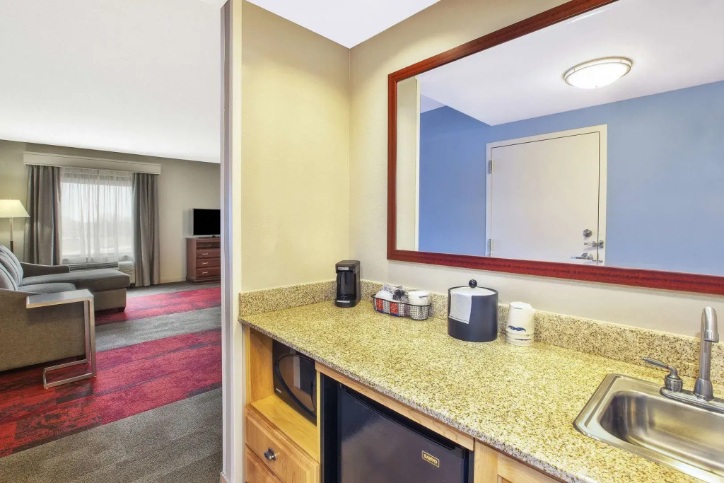 Hampton Inn & Suites Madison - West