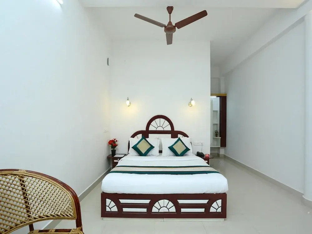 OYO 12759 Hotel Lumino